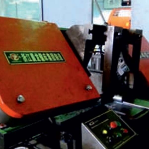 Bandsaw Cutting Machine